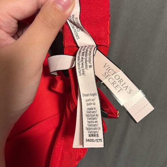 Victoria's Secret Scarlet Lace Push-up Bra - Picture 5 of 6